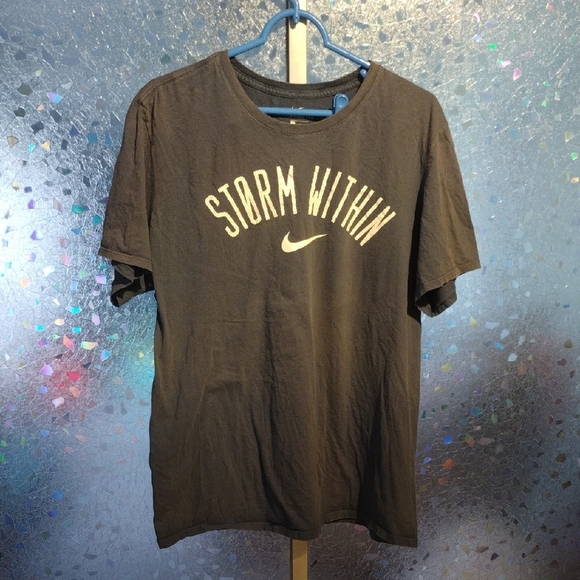 Nike Men's Charcoal 'Storm Within' Tee - Picture 1 of 9